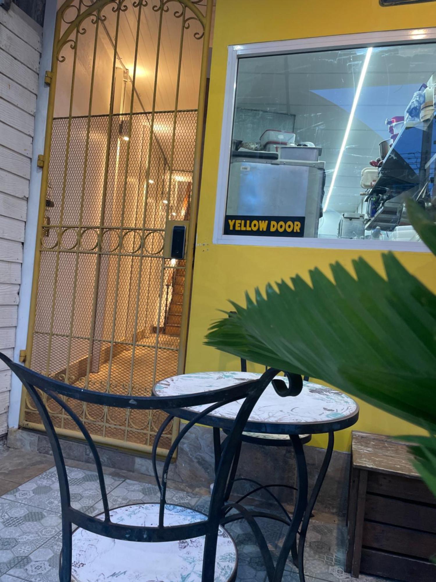 Yellow Door Хуа Хин Екстериор снимка